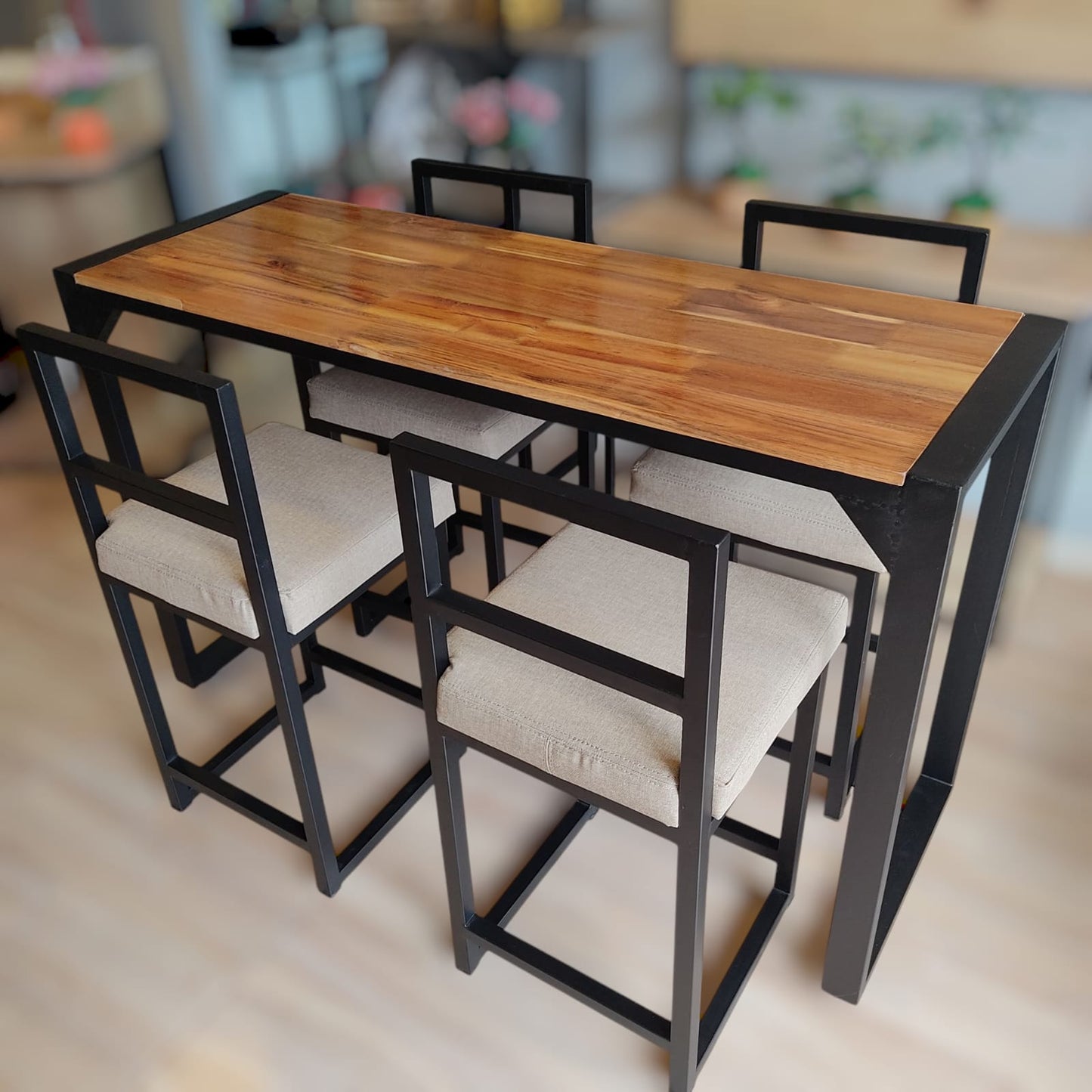 Comedor Pequeño Tipo Barra – Conjunto de 4 Puestos