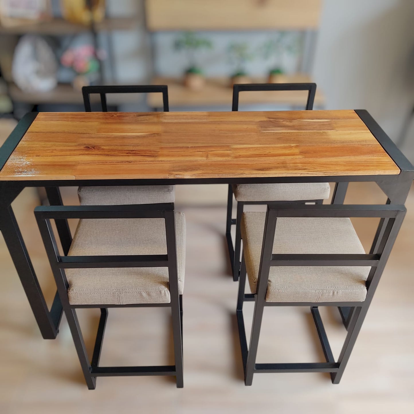 Comedor Pequeño Tipo Barra – Conjunto de 4 Puestos
