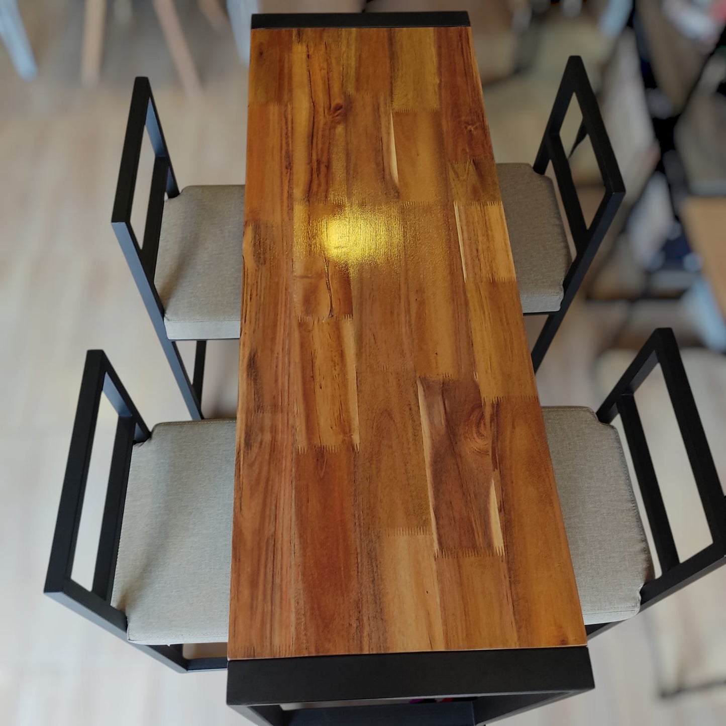 Comedor Pequeño Tipo Barra – Conjunto de 4 Puestos